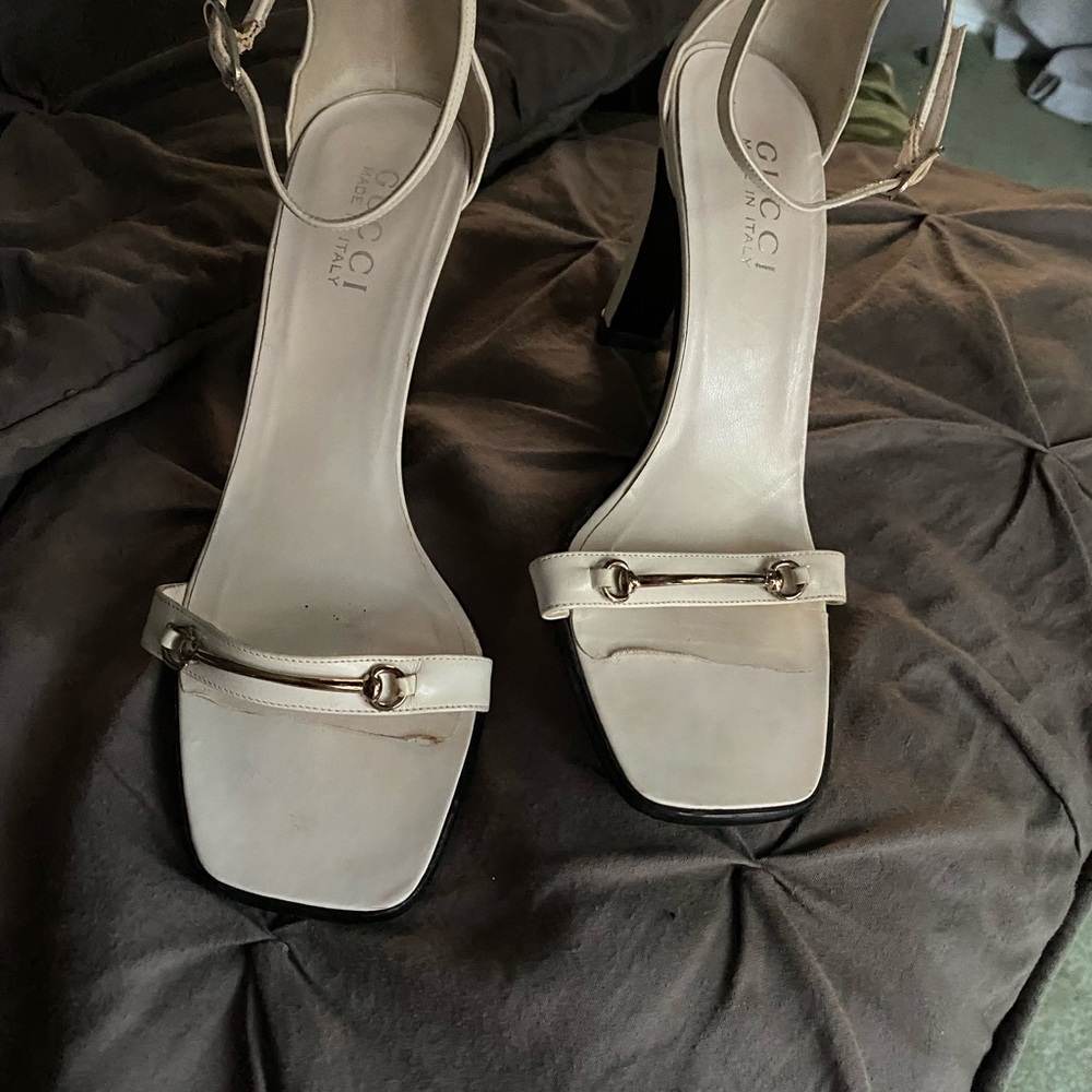 Gucci white in good condition size 7